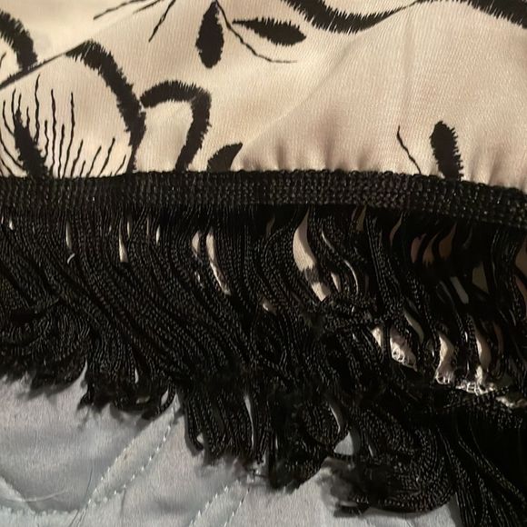 Vintage shorts with tassels black and cream size medium - Picture 2 of 4